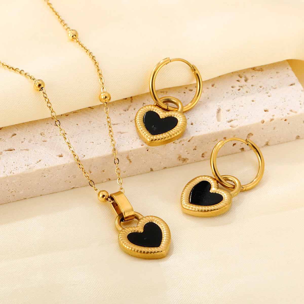 Parure cœur noir — collier et boucles d’oreilles — acier inoxydable